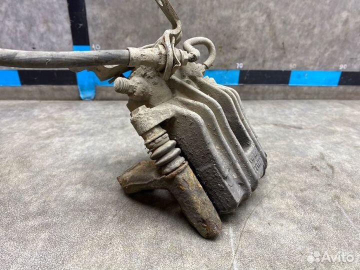 Суппорт задний правый Volkswagen Golf 6 1.6 BSE AT