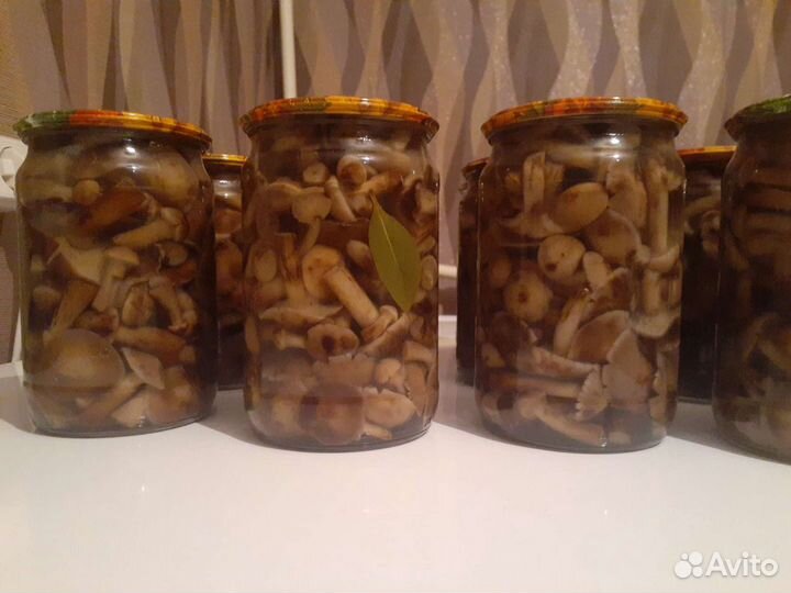 Грибы маринованные