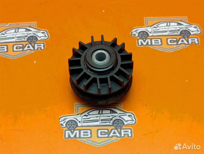 Кронштейн крепления бампера w209 CLK-class 271