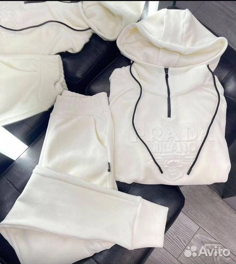 Спортивный костюм женский