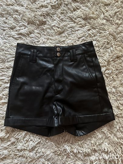 Кожанные шорты bershka