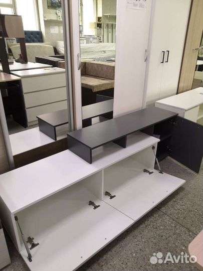 Тумба тв 1.8 м новая