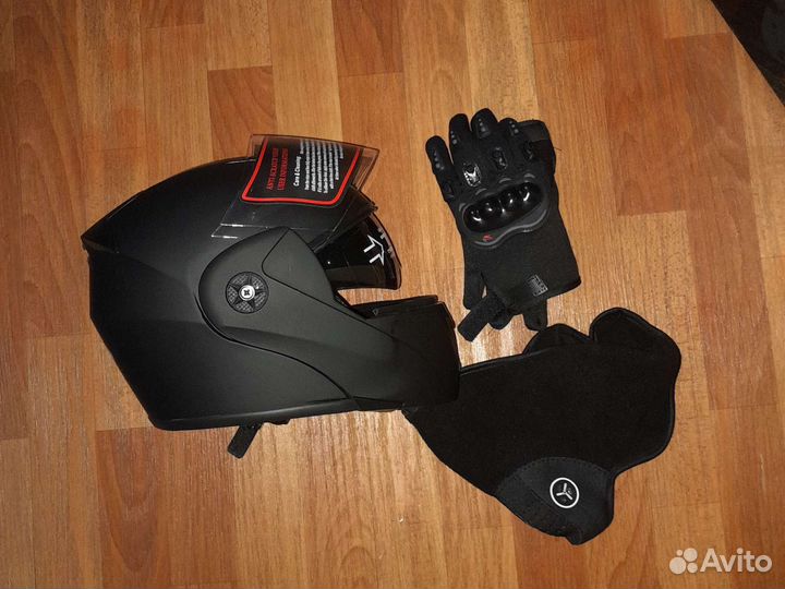 Мотошлем новый с перчатками и маской