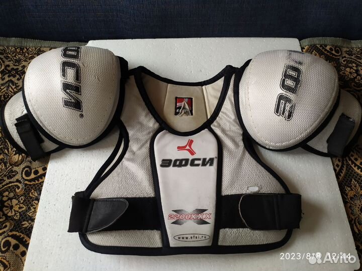 Хоккейная форма, Хоккейный шлем, щитки хоккейные