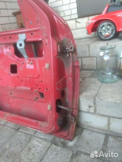 Дверь машины