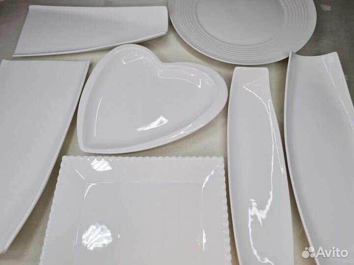 Блюда для сервировки белого цвета