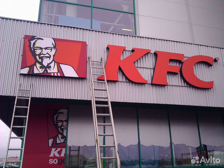 Монтаж рекламных вывесок