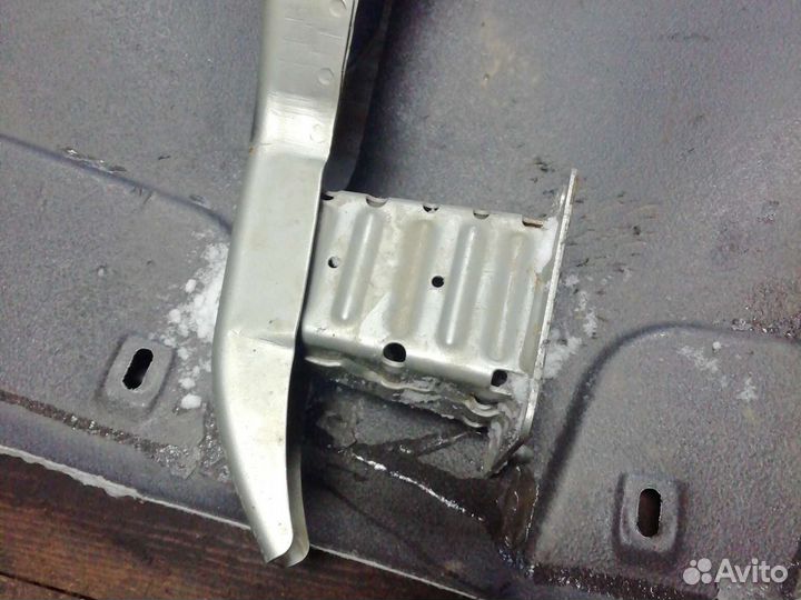 Усилитель переднего бампера пежо 407