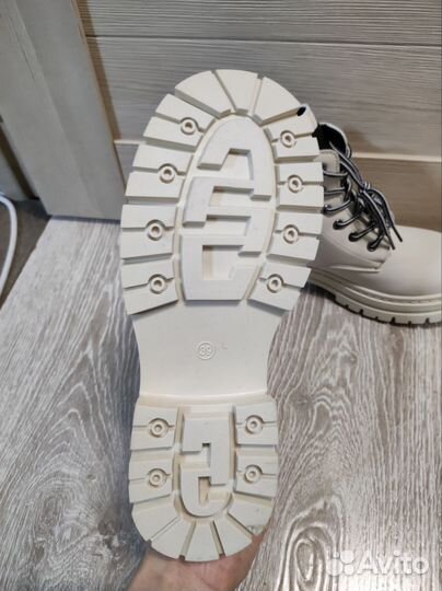 Ботинки новые 39