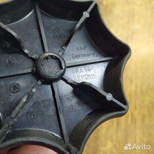 Болт крепления запасного колеса задний Skoda Fabia