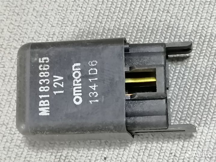 Реле универсальное MB183865 Omron 12V (1341D6)
