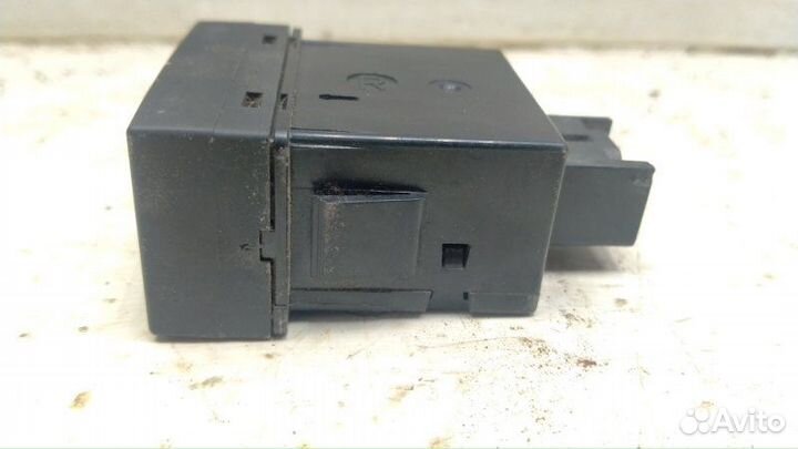 Кнопка обогрева сидений правая Mazda 3 2009-2011