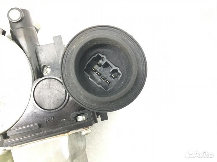 Стеклоподъемник задний правый Toyota Alphard H10