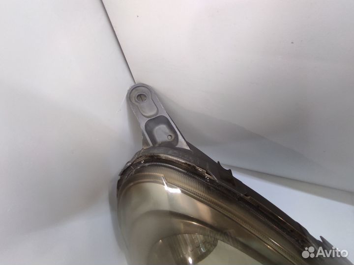 Фара передняя правая Тойота Фанкарго. Галоген