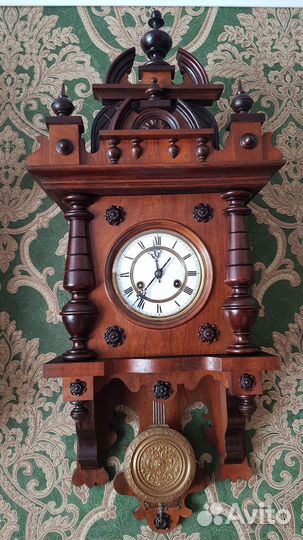 Антикварные настенные часы с боем