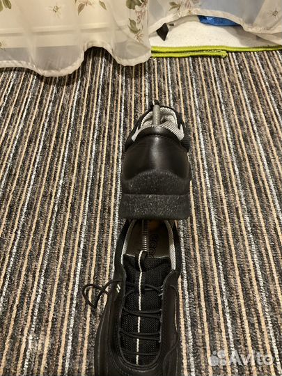 Кроссовки женские 