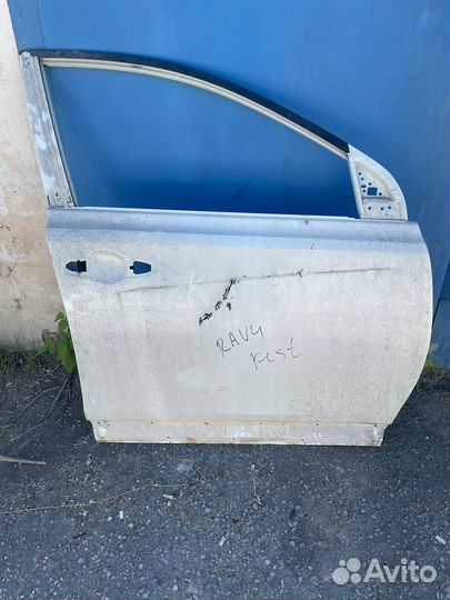 Дверь передняя правая 67001-42150Toyota Rav4 40