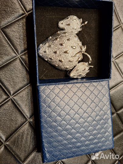 Винтажная брошь и клипсы Sarah Coventry