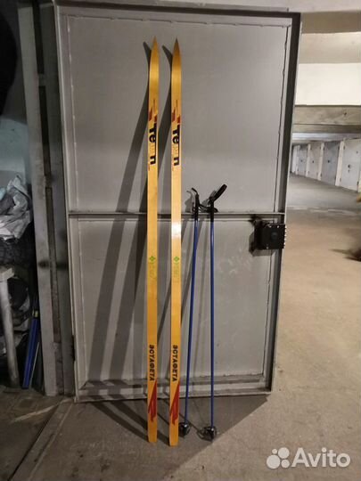 Лыжи беговые с палками. Новые СССР