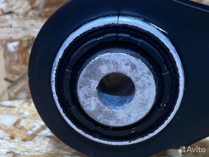 Рычаг задний правый Audi A4 B9 2016 8W0501530D