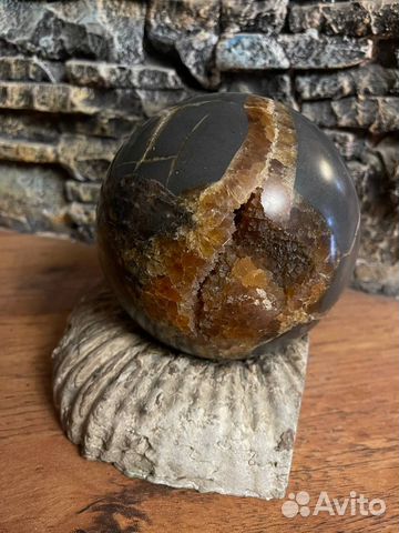 Шар Септарий на подставке из аммонита