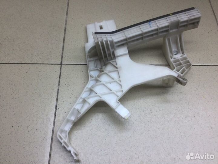 Кронштейн (сопут. товар) задний правый Hyundai