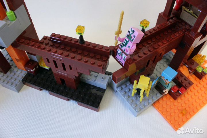 Конструктор 79147 Майнкрафт 589 деталей