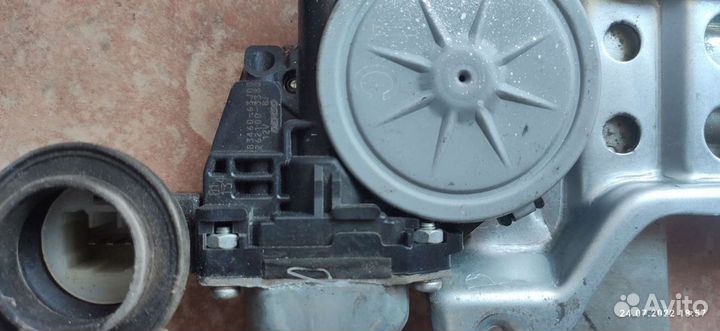 Стеклоподъемник перед. лев.Suzuki Swift lll 2005