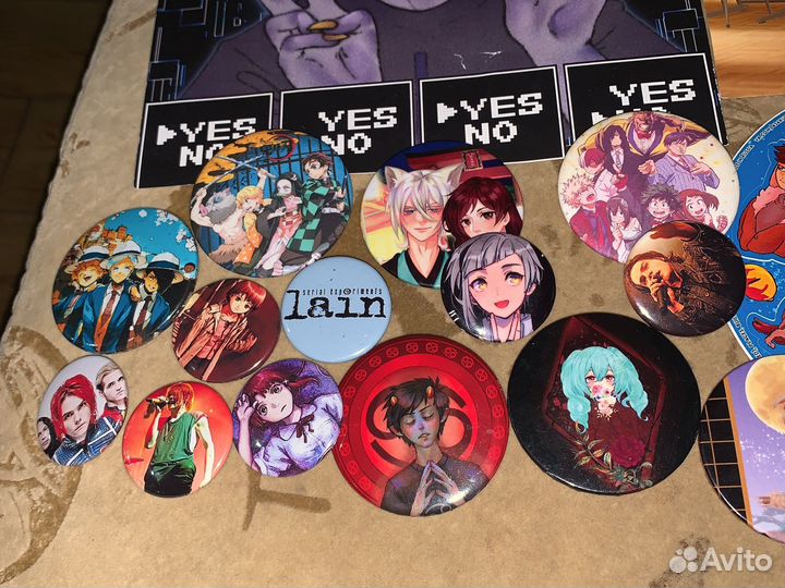 Аниме фандом мерч очень много