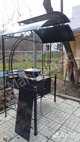 Мангал с крышей