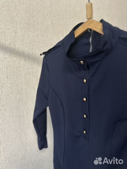 Элегантное платье в стиле милитари