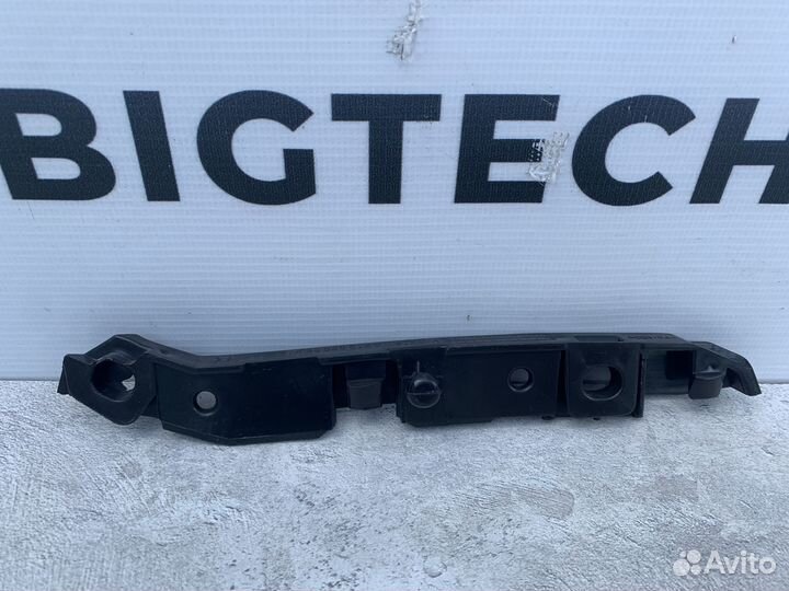 Кронштейн переднего бампера Mercedes A2138850621