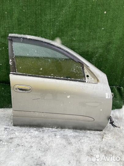 Дверь передняя правая Nissan Bluebird Sylphy G10 Q