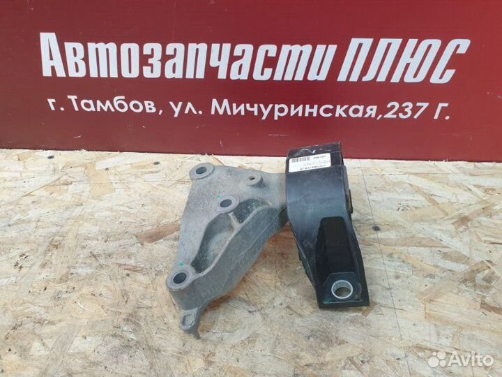 Опора двигателя правая Renault Logan