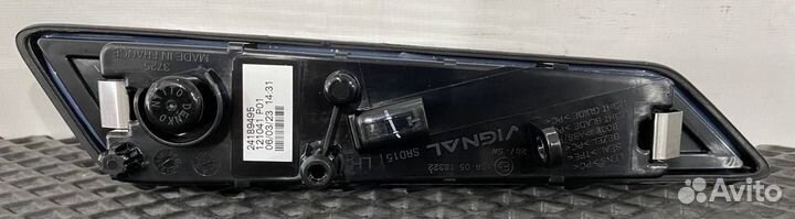 Поворотник левый Volvo FH5 84389663