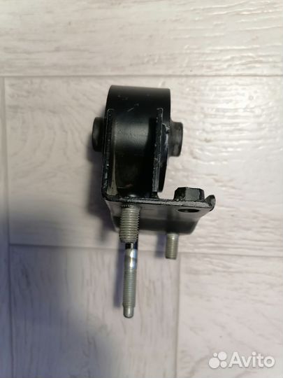 Подушка/опора двигателя задняя Toyota RAV4