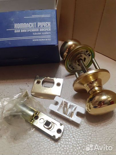 Петли и ручка дверные новые