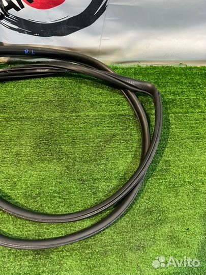 Уплотнитель двери задний левый Honda Fit Shuttle