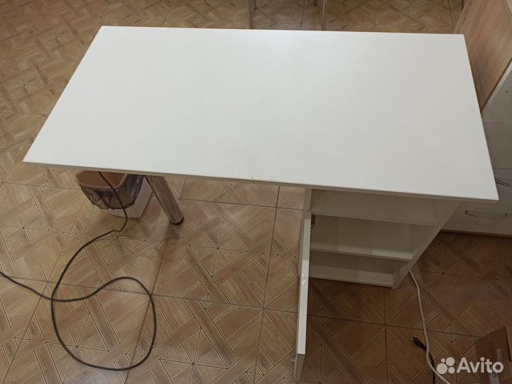 Стол для маникюра бу