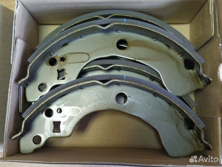 Тормозные колодки Nissan almera n16
