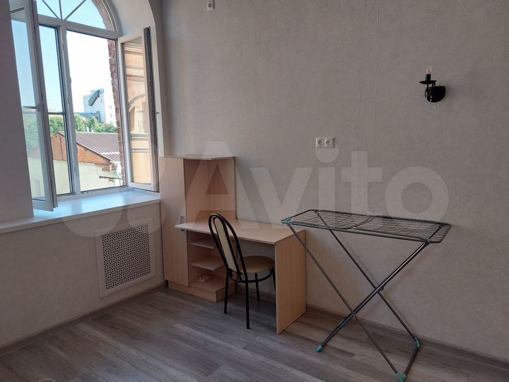 Комната 19 м² в 6-к., 3/3 эт.