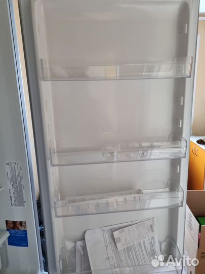 Холодильник Indesit DF5200 серебристый