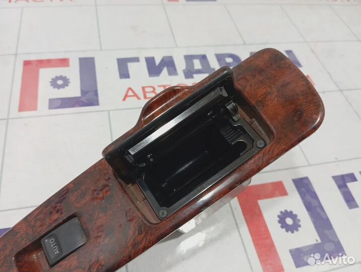 Кнопка стеклоподъемника заднего правого Toyota Land Cruiser (J100) 84810-60050