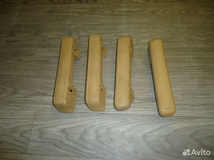 Обшивка правая средней стойки Isuzu Trooper