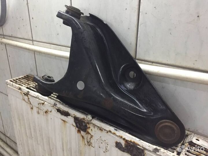 Рычаг передний правый Renault Logan / sandero