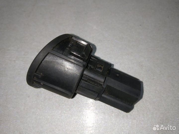 Кнопка открывания багажника Ford Fusion 2008