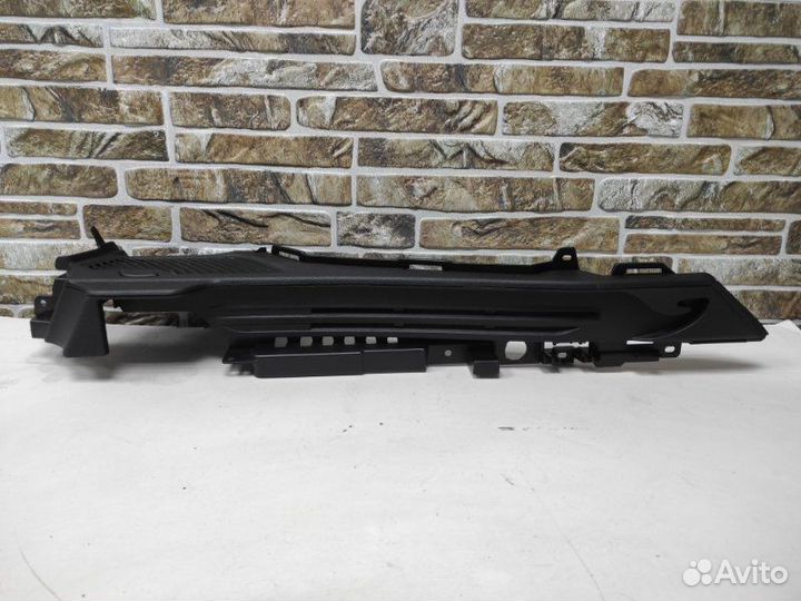 Направляющая шторки багажника задняя правая Bmw X5