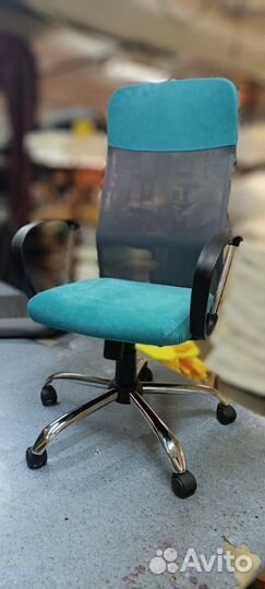 Офисное компьютерное кресло