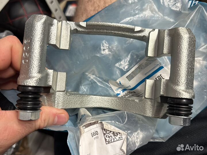 Скоба суппорта передняя правая Logan, Sandero