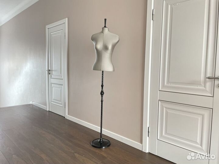 Вешалка манекен напольная дизайнерская
